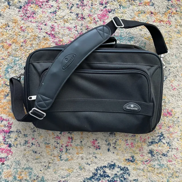 VTG Samsonite Classic Business Netbook Shuttle Notebook Shoulder Bag (18” X 11”)