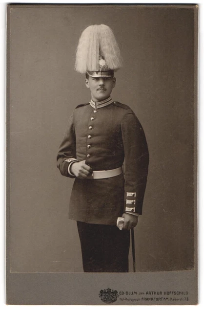 Fotografie Ed. Blum, Frankfurt a. M., Kaiserstr. 73, junger Soldat in Gardeunif