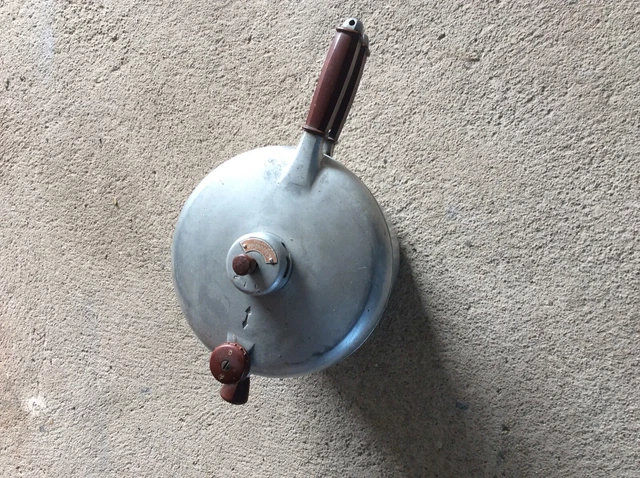 Cocotte ancienne en fonte d'alu