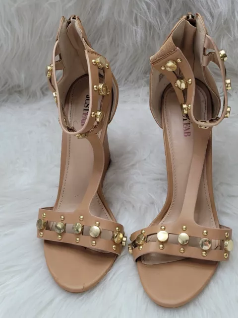 JustFab Womens Wedge Sandals Size 8.5 Tan Gold T-Strap Studded Keisha