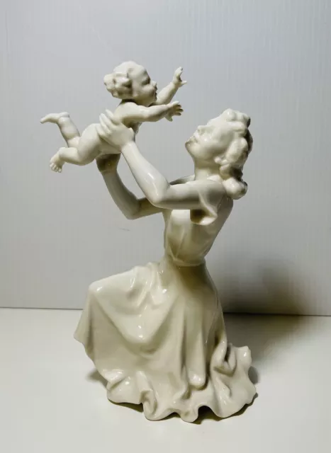 Hutschenreuther Germany Porcelain Figurine Mother's Darling Mom & Baby 8.5”