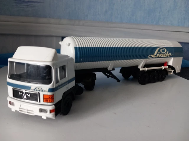 Semi-remorque Volvo Conrad 1/50 - Bleu - Excellent état Sans Boîte