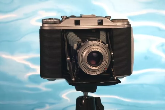 Agfa Rollfilmkamera 6 x 6 Isolette von 1951, 00033, Rollfilm 120 für 12 Aufnahme