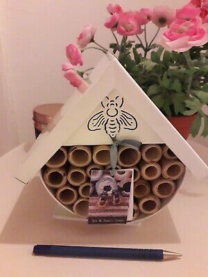 Crema metal casa de abejas e insectos nueva con etiquetas de Apple & Pears