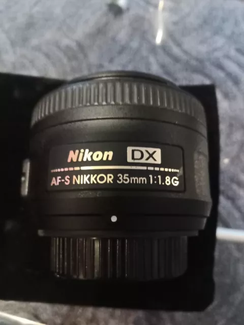 Nikon Nikkor AF-S DX 35mm F/1,8G Objektiv mit Zubehör