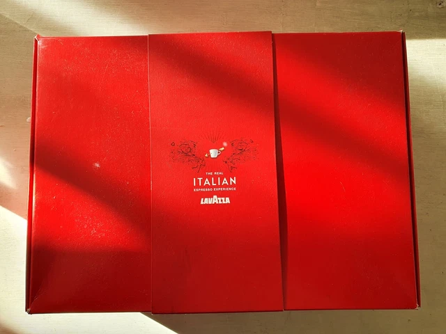 Pubblicitario The Italian Real Espresso Experience Lavazza : Falling In Love
