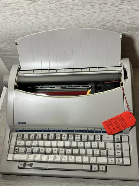 Used Olivetti Linea 101 Type-writer Opened New 3