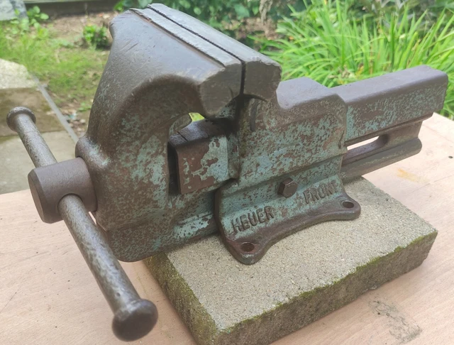 Heuer-Front-135-Schraubstock-Brockhaus-geschmiedet-Leinen-EMF.webp