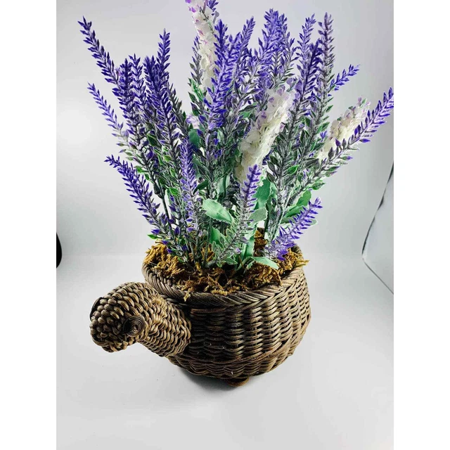 Cesta de tortugas reciclada vintage con lavanda sintética y púas blancas de imitación verde