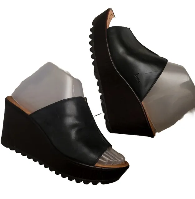 BOC BORN Womens Black Leather Wedge Sandals Sz 7