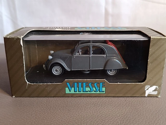 La 2CV Citroën grise 1956 miniature de Vitesse en boite Eligor au 1/43e La 2CV Citroën grise 1956 miniature de Vitesse en boite Eligor au 1/43e