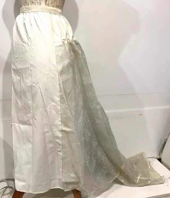 ANCIENNE ROBE JUPON avec traine en Dentelle Costume d poque EUR