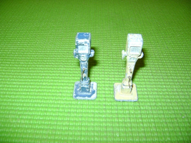 Pompe à Essence sur Roues Rare Couleur Bleu Petrole Dinky Toys France