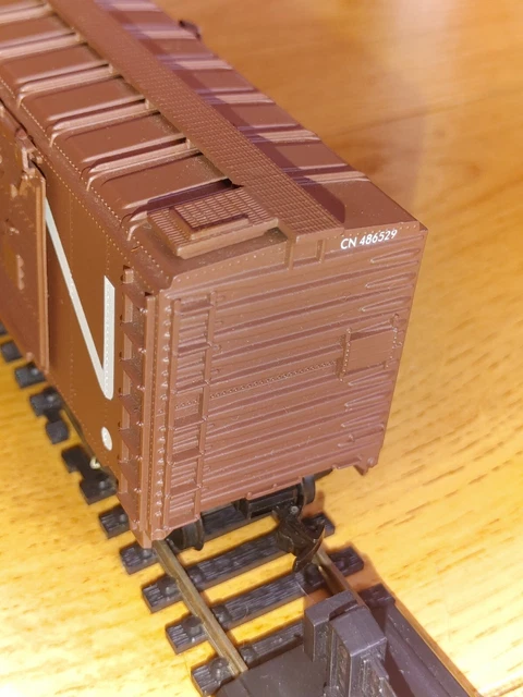 Athearn HO Scale CN Rail Box Car - Sliding Doors 3