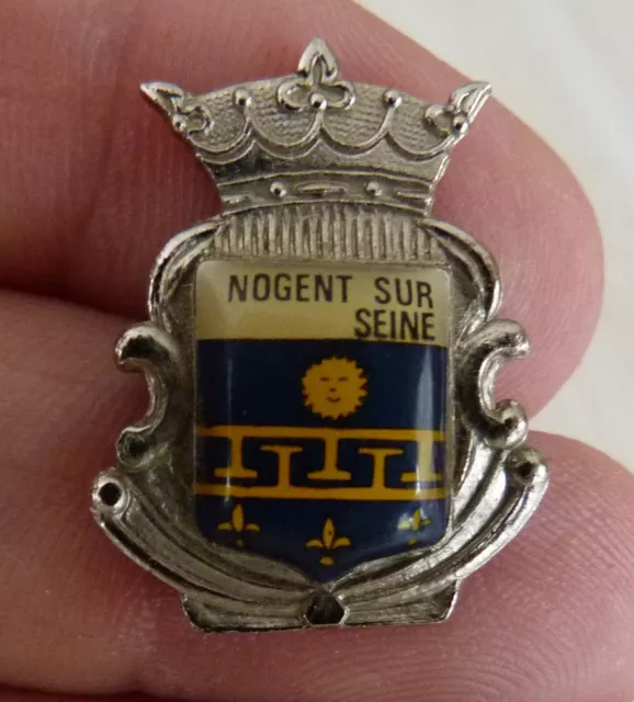 Pin's Blason Ecusson Couronne Armoirie Ville Village Nogent Sur Seine