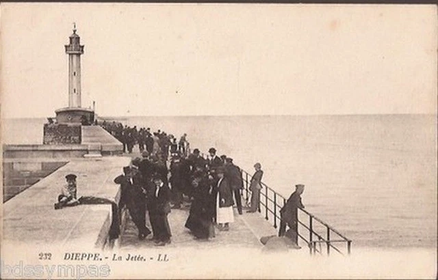 Cpa 76 Dieppe..le Phare. La Jetee Tres Animee. L.l. N° 232...En Tbe