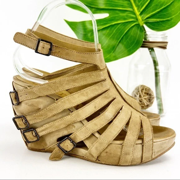 LD TUTTLE Women's Sandal Size 6 Platform Wedge Heel Strappy Buckle Gladiator Tan