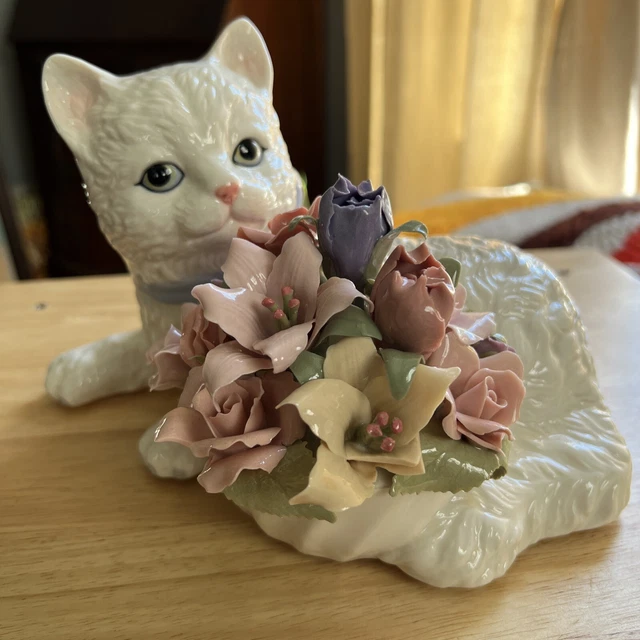 Porcelain Cat San Francisco Music Box “Memories” Works **Broken Petals 1999