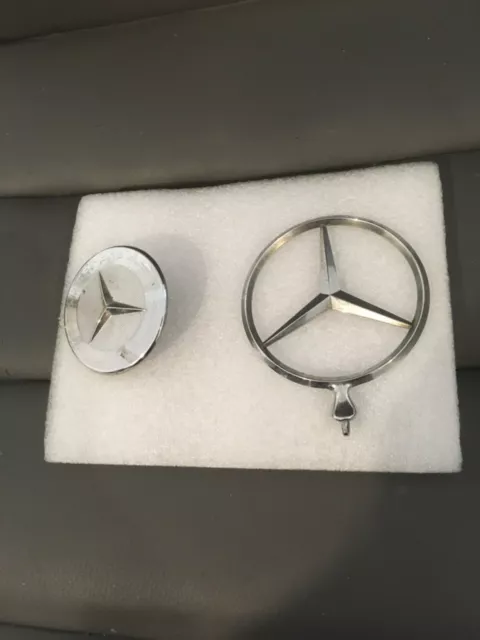 deux sigles Mercedes