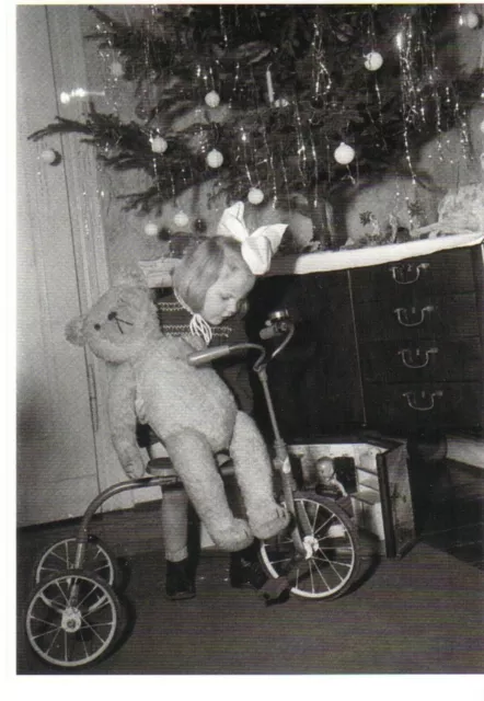 Ansichtskarte: Mädchen mit Dreirad und Teddy unterm Weihnachtsbaum - Essen 1948