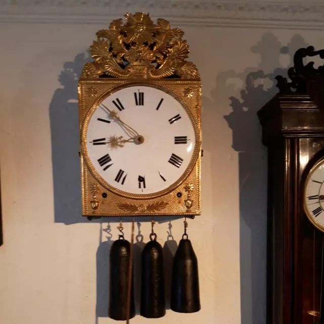 Grosse Antike Comtoise Uhr,3 Glocken, 3 Werke und Spindelhemmung.