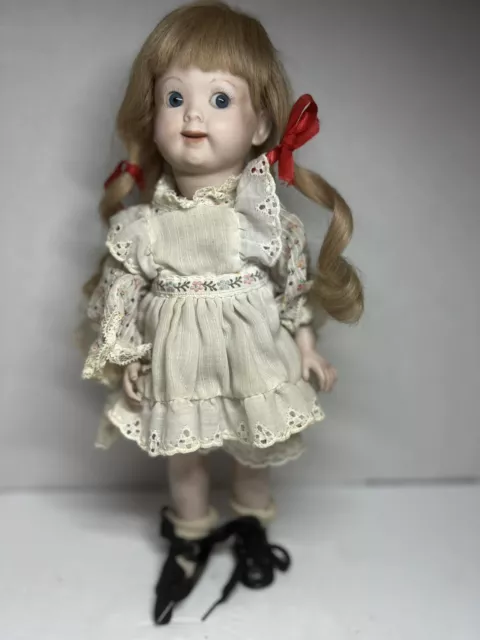 Vintage Bisque Googly Porcelain Doll Blue Glass Eyes 165/10 Pamela fully jointed