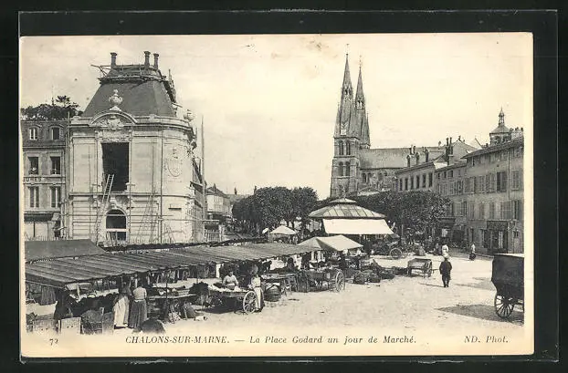 CPA Chalons-sur-Marne, La Place Godard un jour de Marché, Markttag