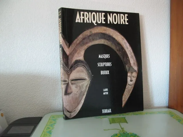 AFRIQUE NOIRE MASQUES SCULPTURES BIJOUX / Laure MEYER