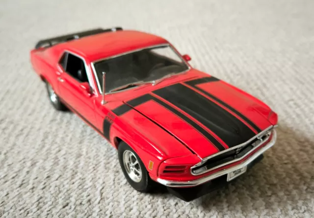 FORD MUSTANG BOSS 302, modell  1:18 von revell...