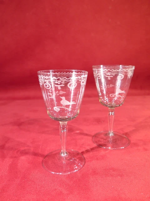 DEUX ANCIENS VERRES EN VERRE SOUFFLE DECOR OISEAU EPOQUE XVIII ème MARIAGE