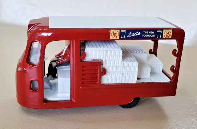 SPOT ON 122 United Dairies Milk Float Reproduction Waterslide