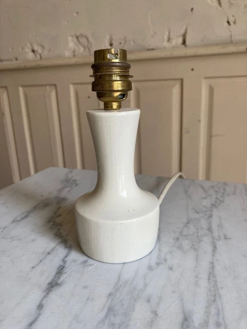 Simple et Sobre Ancienne et Vintage Petite Lampe en Bois. Blanche Fonctionne