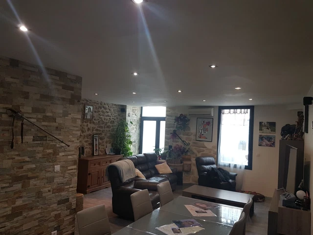 Maison de village en pierre et garage 2