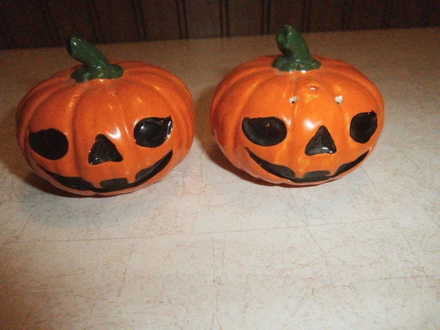 Norcrest Jack-o-lantern salt and pepper shaker set