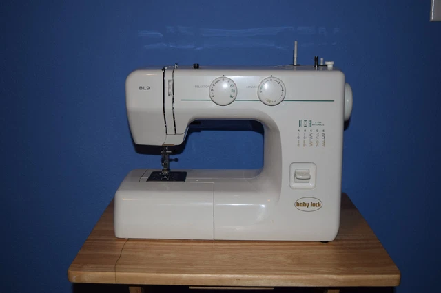 BABY LOCK SEWING machine Model BL9. Incl. owner's manual. Used only a