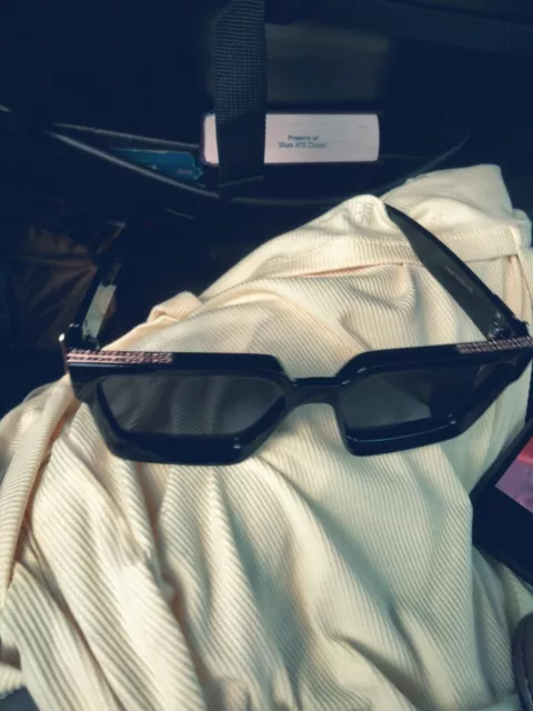 Louis Vuitton Women's Charade Black E Sunglasses Z1391E