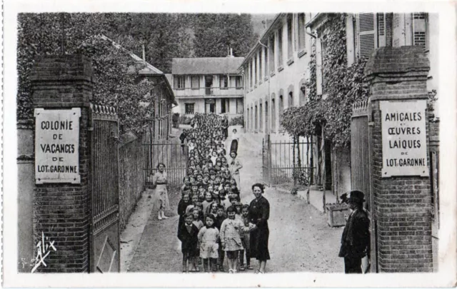 Carte Postale Ancienne Bagnéres De Bigorre (65) Colonie Entrée Des Enfants