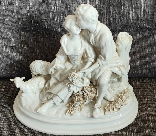 Suite de trois flacons porcelaine Samson + une boite à poud