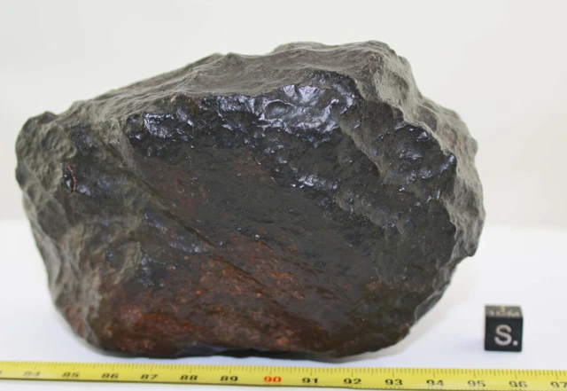 Mano Massa Da La Meteorite Nwa 15742 Condrite Imb (1.375 Chilo )