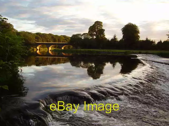 Photo 6x4 Weir at Woodside Cummings Park A weir on the river Don in the W c2006