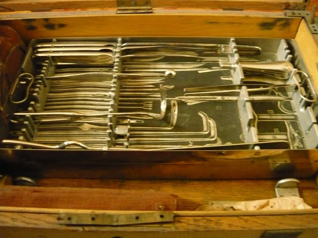 Arztkoffer Holz H. Windler Königl. Hoflieferant Arztinstrumente 14