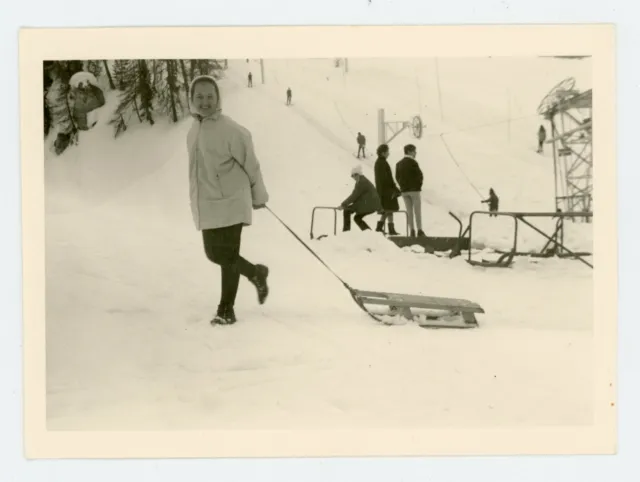 PHOTO SNAPSHOT amateur vintage  - La luge sport d'hiver neige station de ski