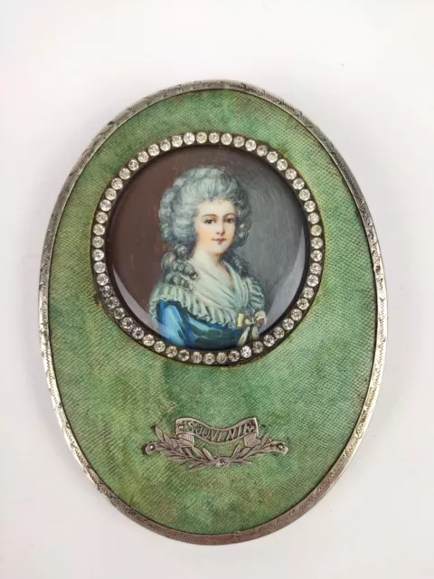 Miniature de femme à la mode du XVIIIe siècle cadre en galuchat, pierre & argent