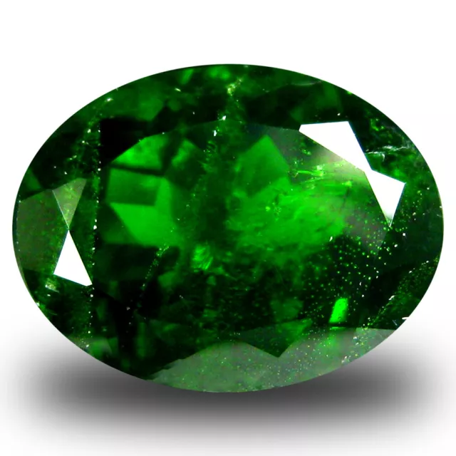 Diopside verte foncé de Russie en ovale facetté de 5.77Cts