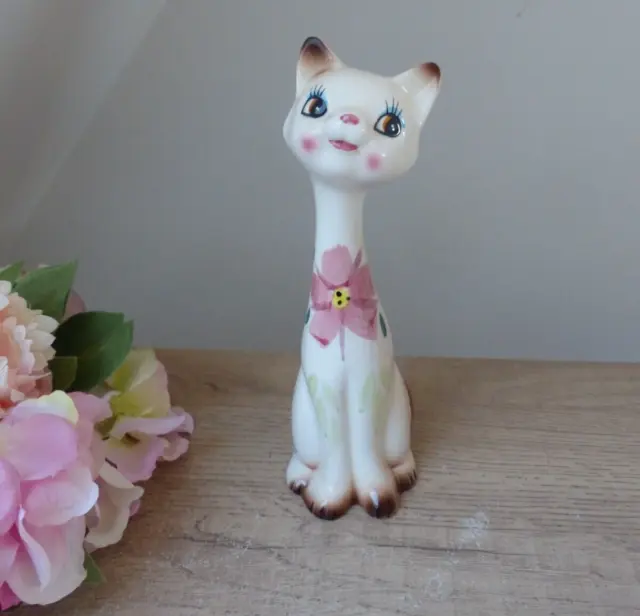 Figurine Chat Assis en Porcelaine Blanche Décor Fleurs, Chat Romantique