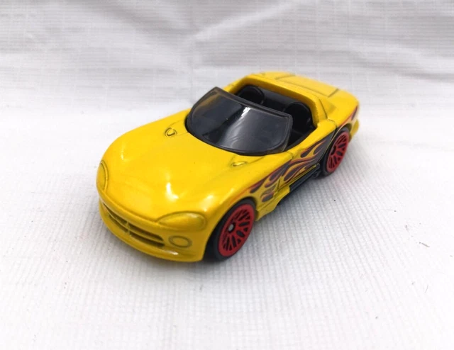 Hot Wheels HW Flames Dodge Viper RT/10 Pearl Yellow Die Cast