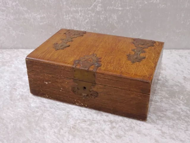 Antiguo Madera Caja Guarniciones de Metal Vintage Um 1900 Handmade Defectuoso