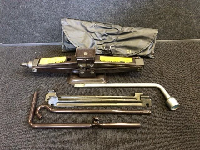 TOYOTA Grand Hiace 2000 GF-VCH16W Kit attrezzi [usato] [PA72114225]
