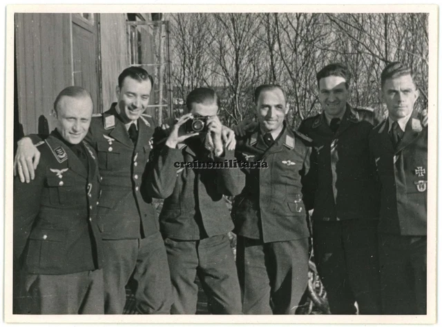 Orig. Foto Portrait Pilot Offiziere 1(F)/124 Flugplatz KIRKENES Norwegen 1942
