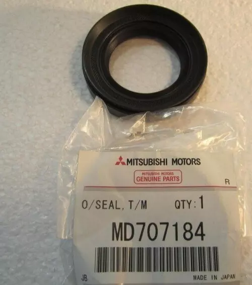 OE MITSUBISHI  Shaft Seal, differential MD707184 GENUINE